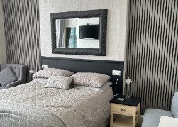 Room 5 bedroom at Milton Lodge